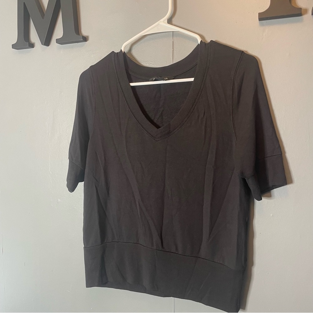 Athleta Black Short Sleeve V-Neck Tee size xs